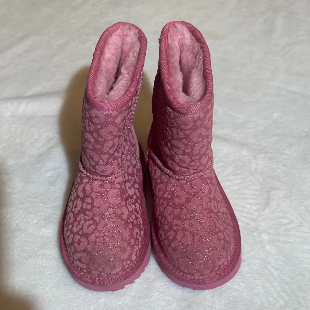 VGUC UGG girls classic Pink Glitter Leopard Print Boots size 10
